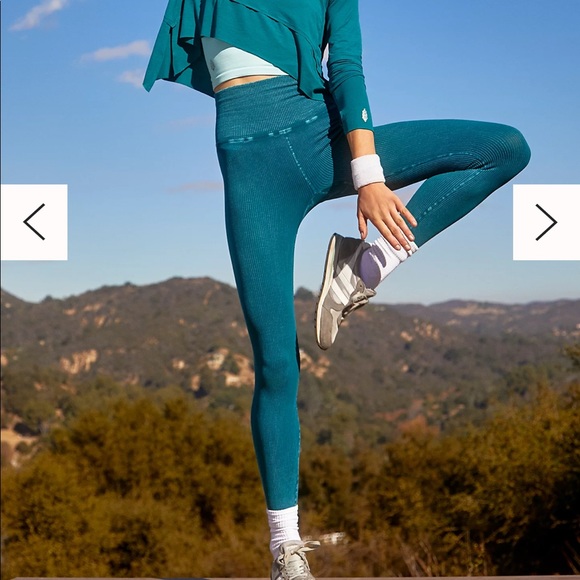 Free People Happiness Runs Set - Picture 1 of 2